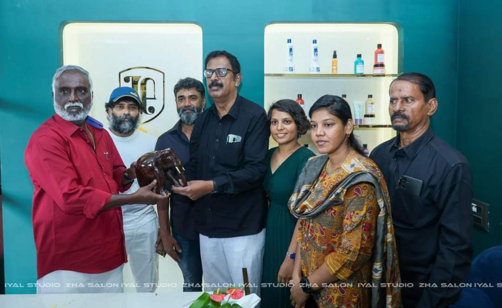 family-saloon-open-celebration-atta-kathi-dinesh
